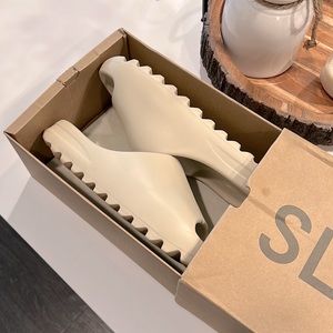 Yeezy Slide Bone size mens 11 Adidas Slides used
